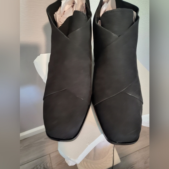 EILEEN Fisher Suede Black Shoe Boot - Sold - Picture 1 of 5